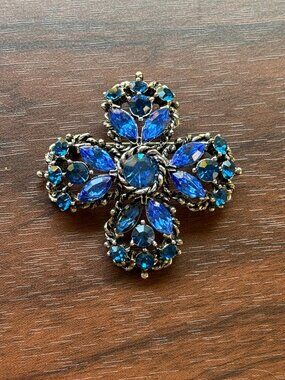 Vintage Weiss Blue Rhinestone Maltese Cross Brooch